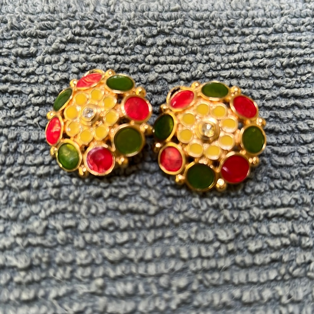 Gorgeous vintage floral clip earrings